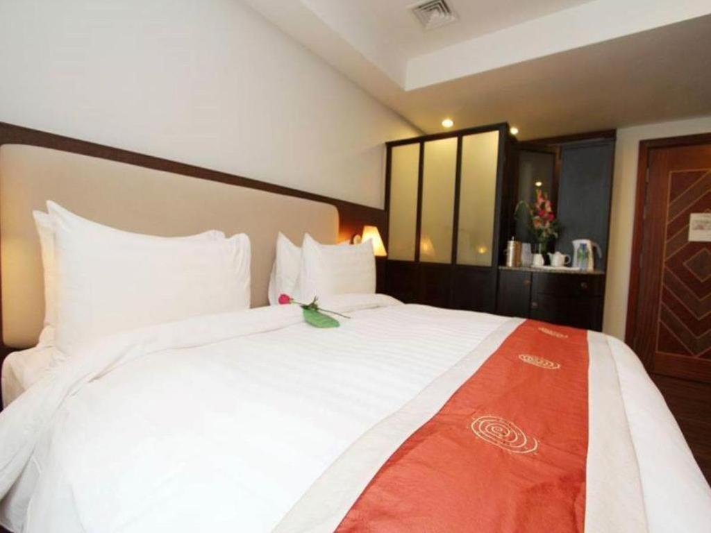 Plaza Sutera Biru Hotel Kuala Belait Екстер'єр фото