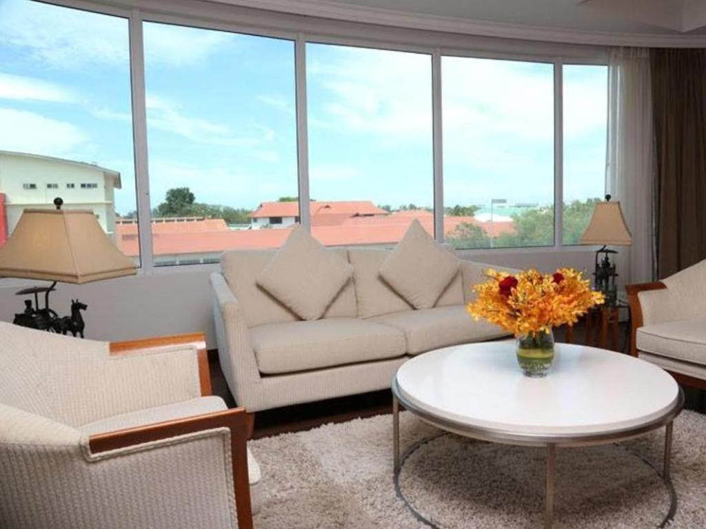 Plaza Sutera Biru Hotel Kuala Belait Екстер'єр фото