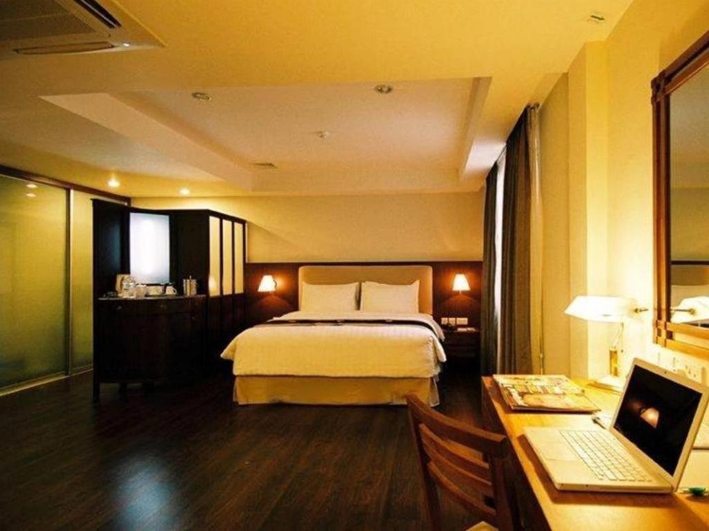 Plaza Sutera Biru Hotel Kuala Belait Екстер'єр фото
