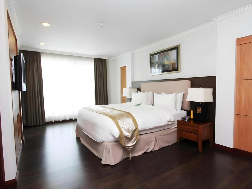 Plaza Sutera Biru Hotel Kuala Belait Екстер'єр фото